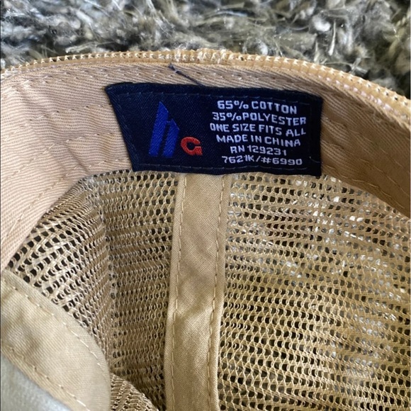 Women’s Gray/ Beige “Ain’t No Hood Like Motherhood” Trucker Hat - Picture 6 of 8